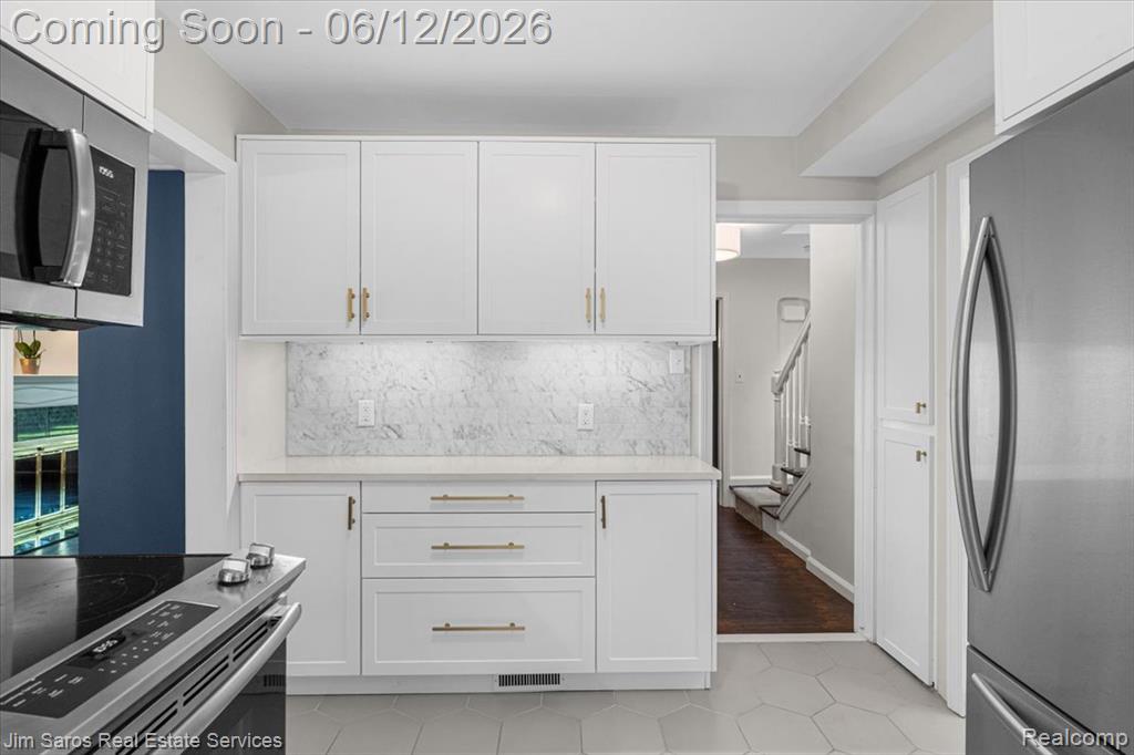 451 Moran Road Grosse Pointe, MI 48236 - Photo 10 of 30