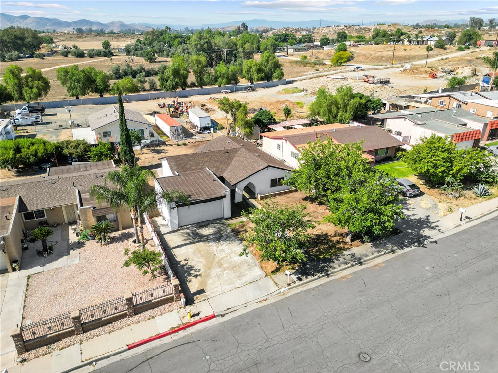 527 West 10th Street Perris, CA 92570 - Photo 12 of 62