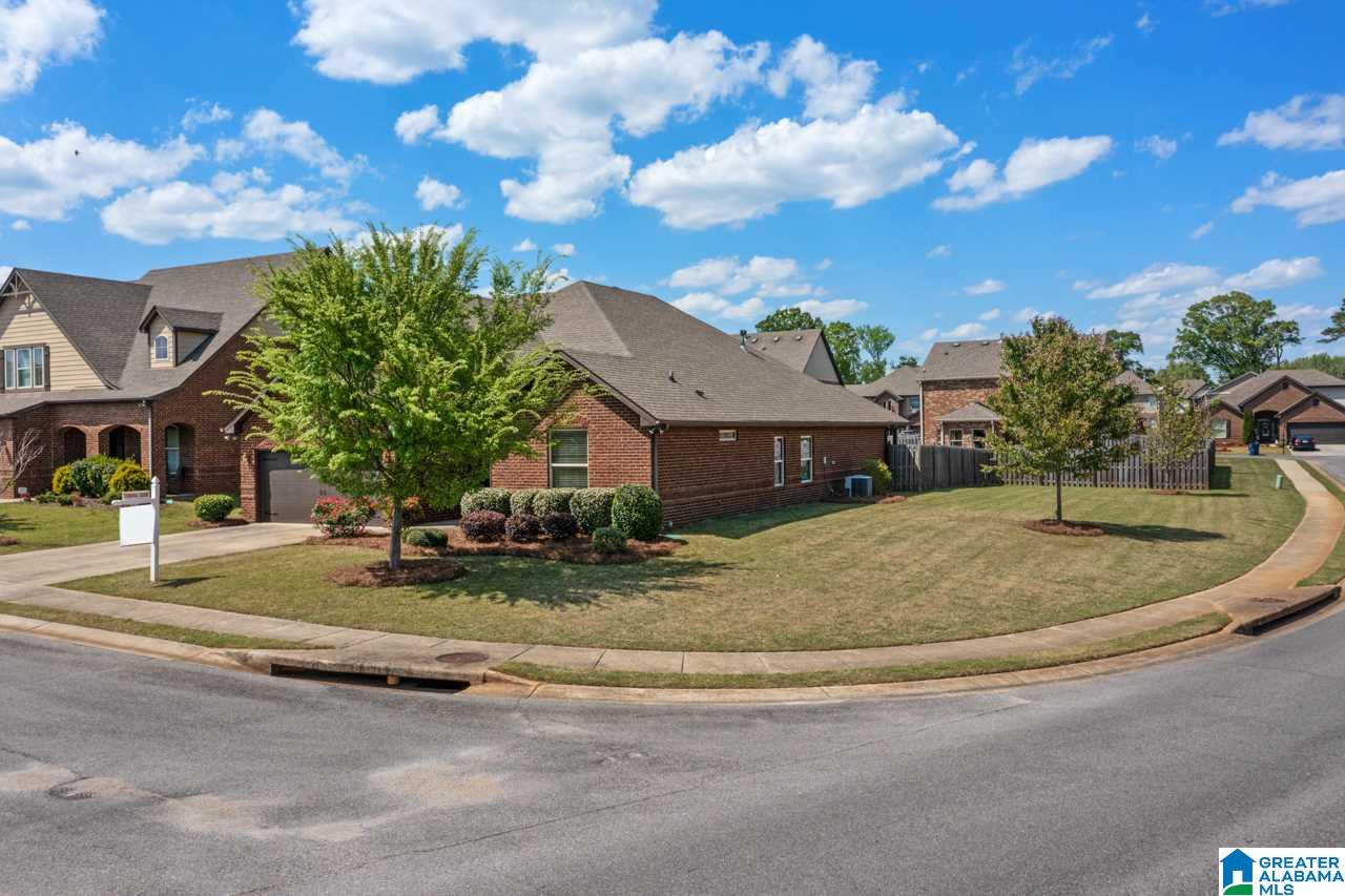 633 Round Road Alabaster, AL 35114 - Photo 3 of 41