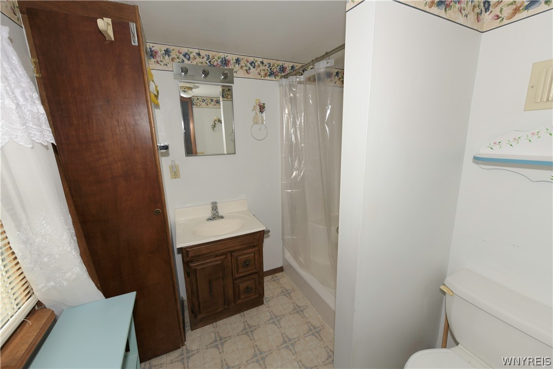 1000 Saunders Settlement Road Niagara Falls, NY 14305 - Photo 20 of 31