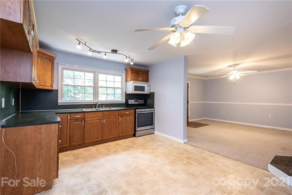 4663 Pittstown Road Hickory, NC 28602 - Photo 11 of 44 Gallery Image 11