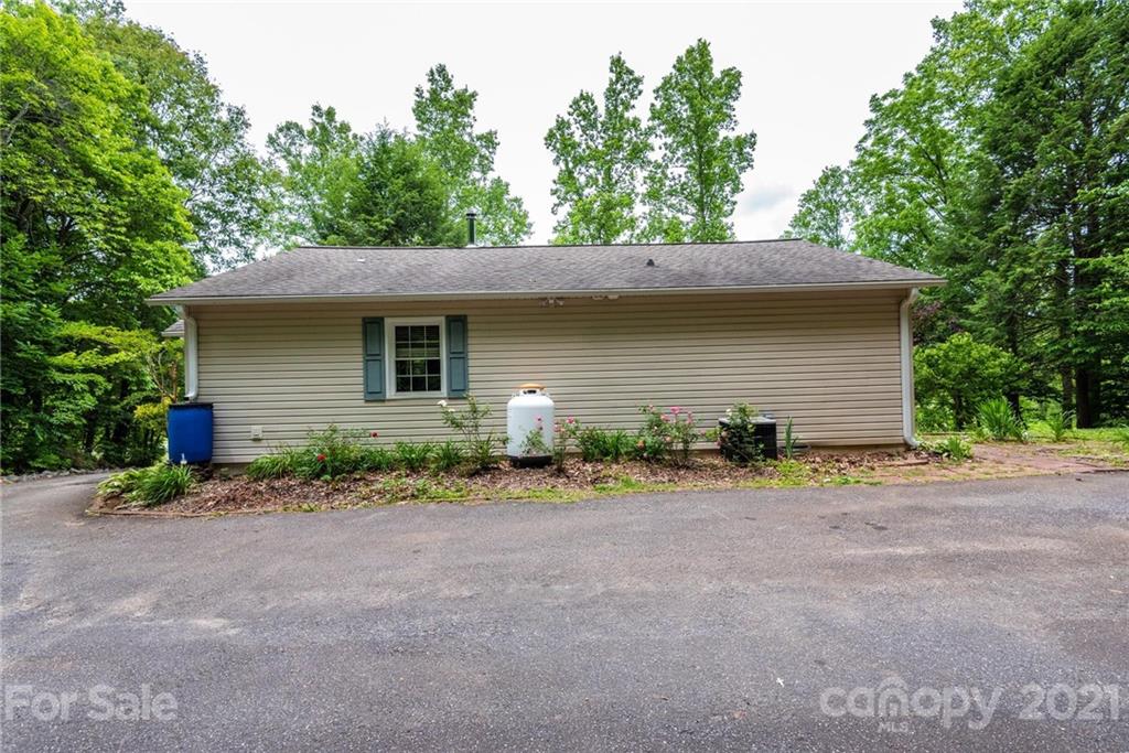4663 Pittstown Road Hickory, NC 28602 - Photo 32 of 44 Gallery Image 32