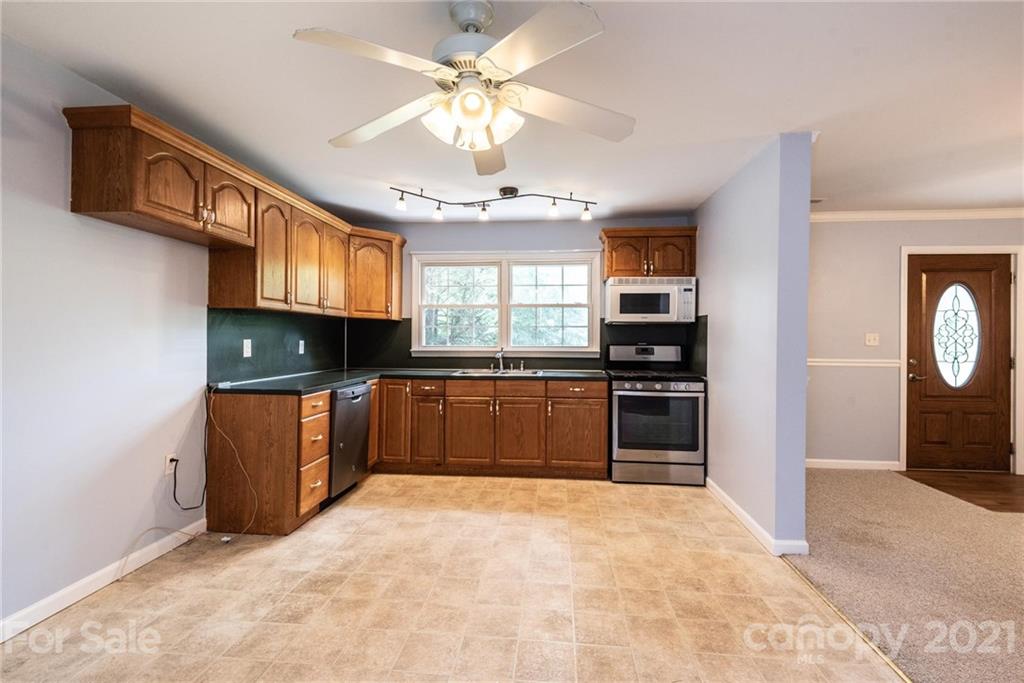 4663 Pittstown Road Hickory, NC 28602 - Photo 7 of 44 Gallery Image 7