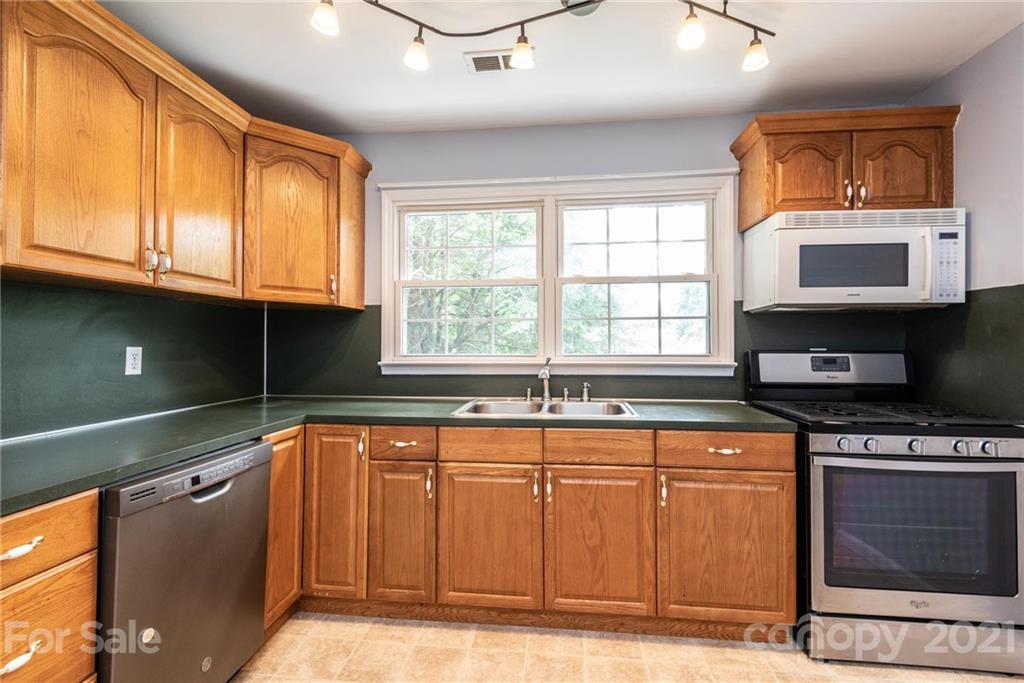 4663 Pittstown Road Hickory, NC 28602 - Photo 9 of 44 Gallery Image 9