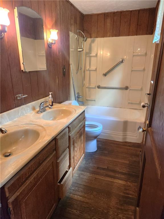 223 South Benbrook Road Butler, PA 16001 - Photo 17 of 31 Bathroom with double bowl sinks.