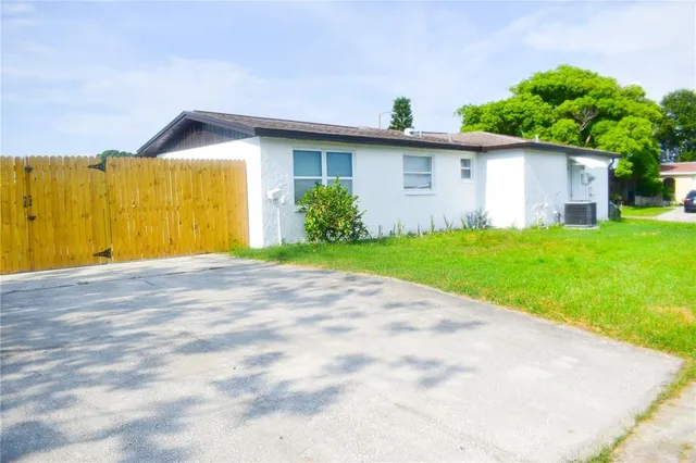 a view of a house with a backyard