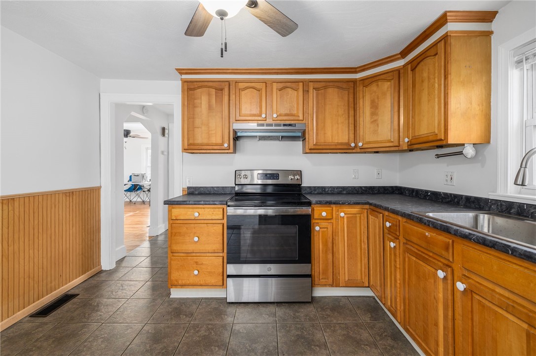 146 Holmes Road Warwick, RI 02888 - Photo 5 of 20