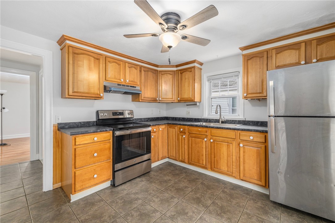 146 Holmes Road Warwick, RI 02888 - Photo 7 of 20