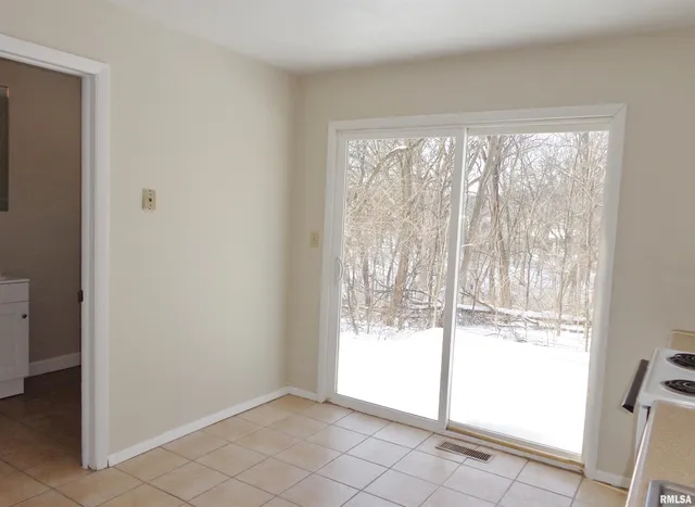 $899 | 4726 West Merol Court, Unit A, Peoria, IL 61604