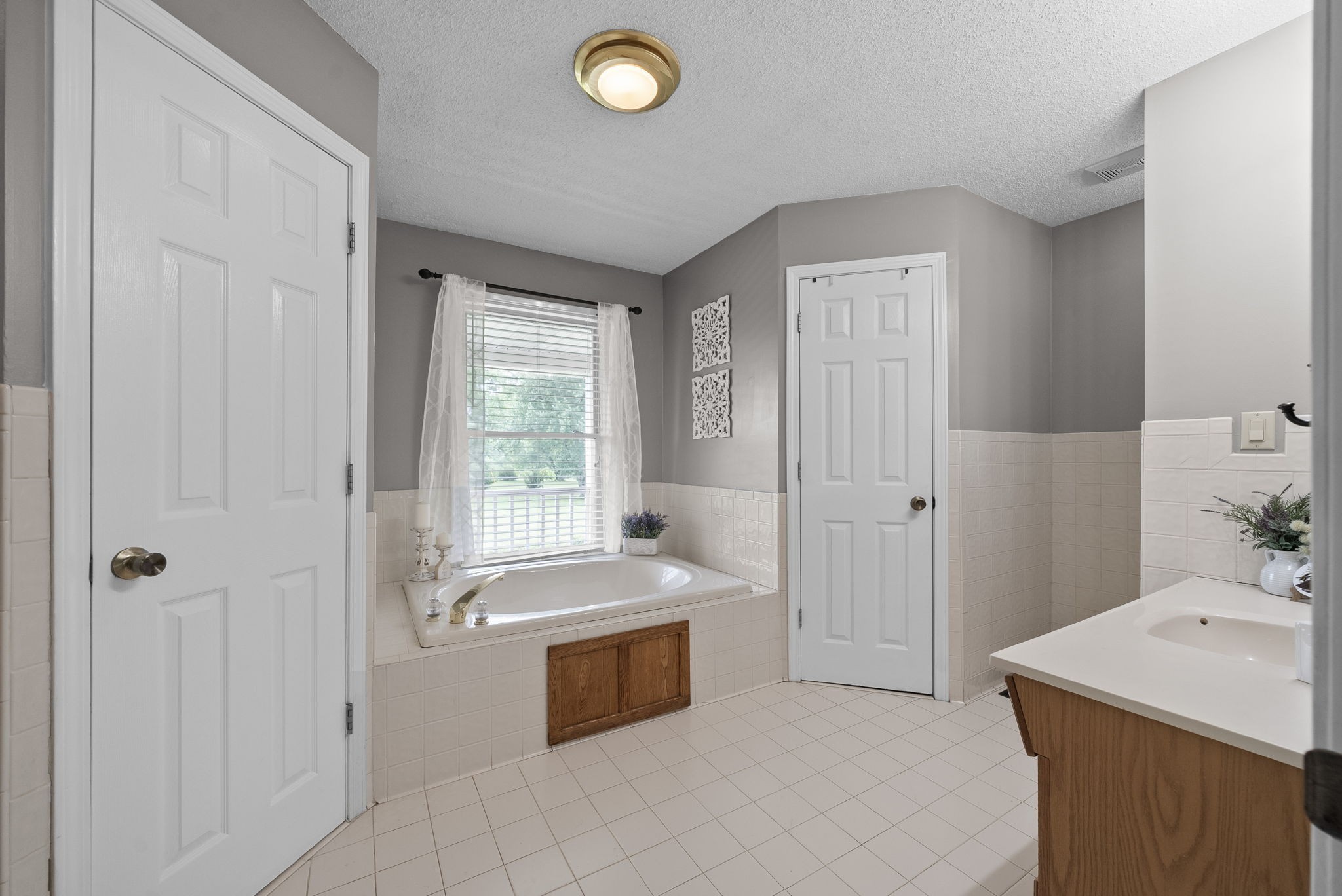 2430 Underwood Road Cunningham, TN 37052 - Photo 19 of 49 a bathroom with a tub sink and mirror