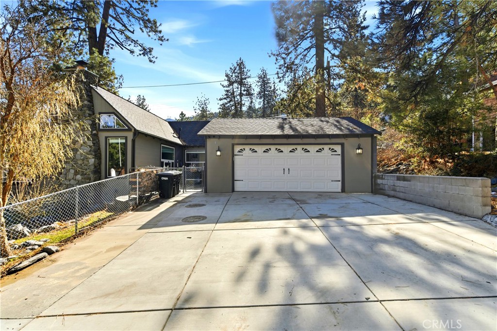 5652 Sycamore Street Wrightwood, CA 92397 - Photo 5 of 50 a view of a backyard with a patio