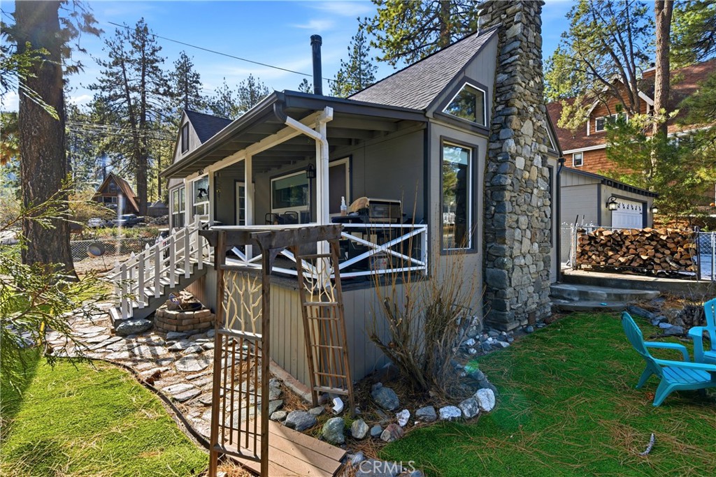 5652 Sycamore Street Wrightwood, CA 92397 - Photo 7 of 50 a front view of a house with garden