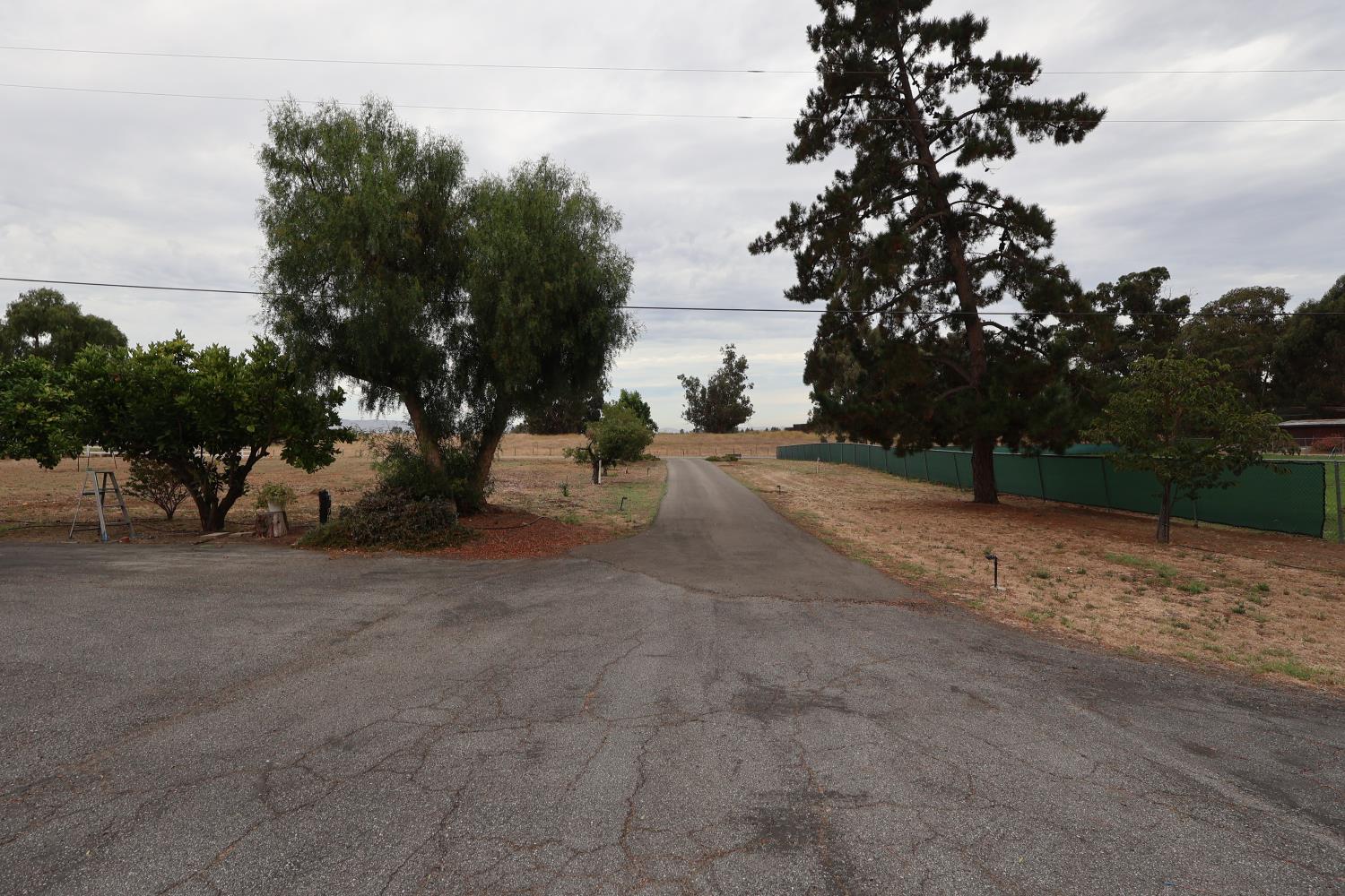 307 Mansfield Road Hollister, CA 95023 - Photo 12 of 47