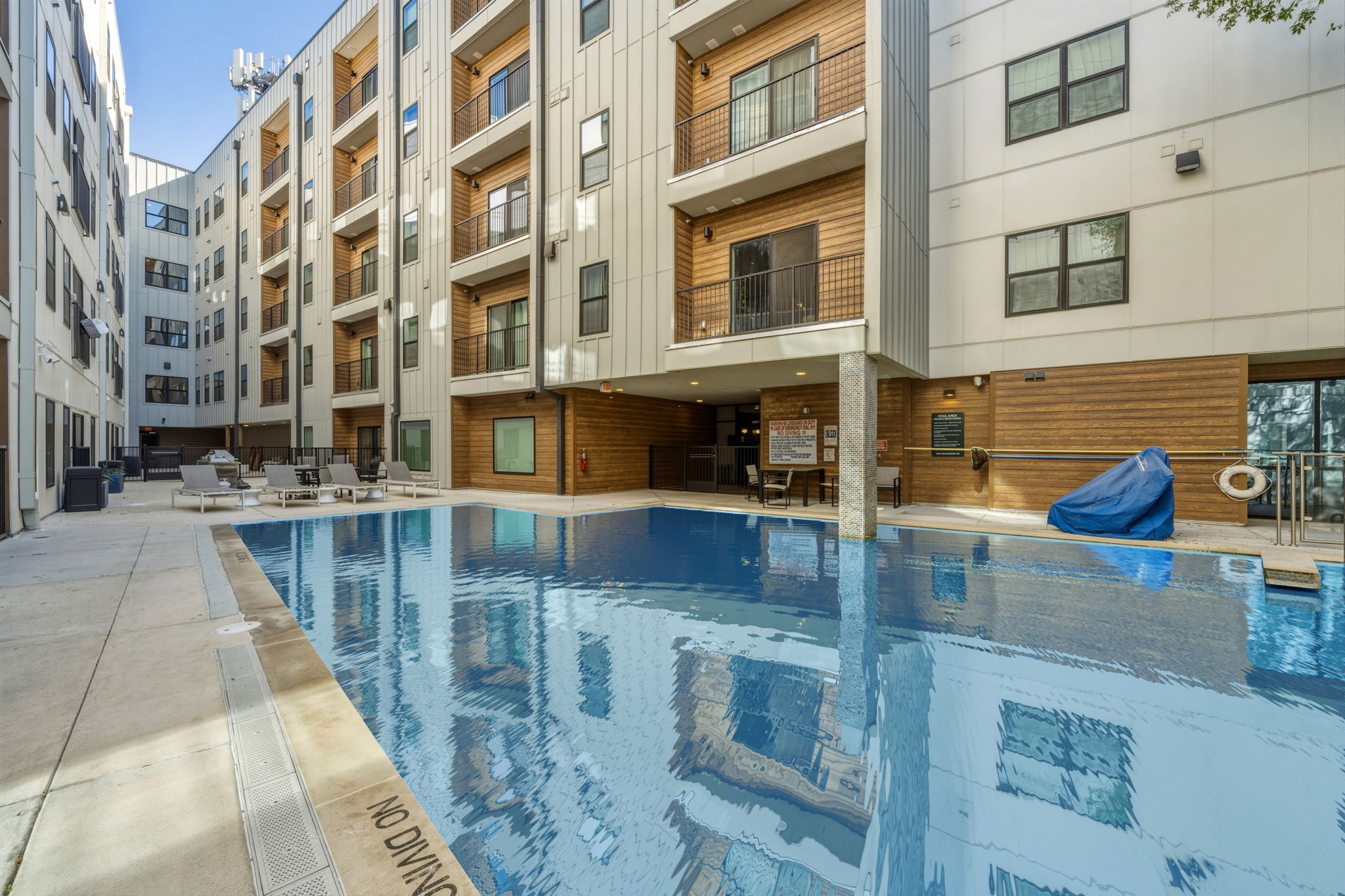 2500 Longview Street, Unit 300 Austin, TX 78705 - Photo 36 of 36 Community Pool/court yard