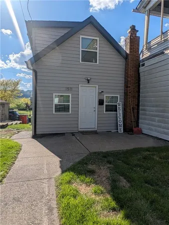 a view of a house with a yard