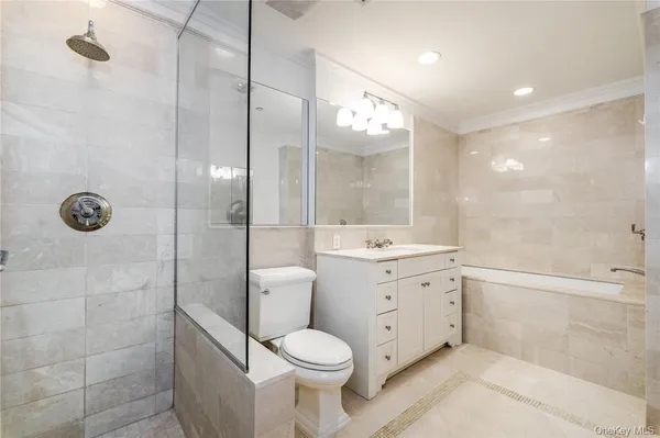 $3,895 | 10 City Place, Unit 2D, White Plains, NY 10601