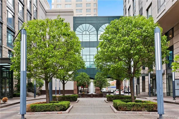 $3,895 | 10 City Place, Unit 2D, White Plains, NY 10601