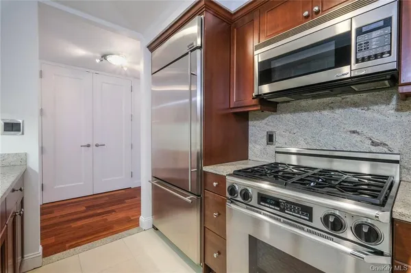 $3,895 | 10 City Place, Unit 2D, White Plains, NY 10601