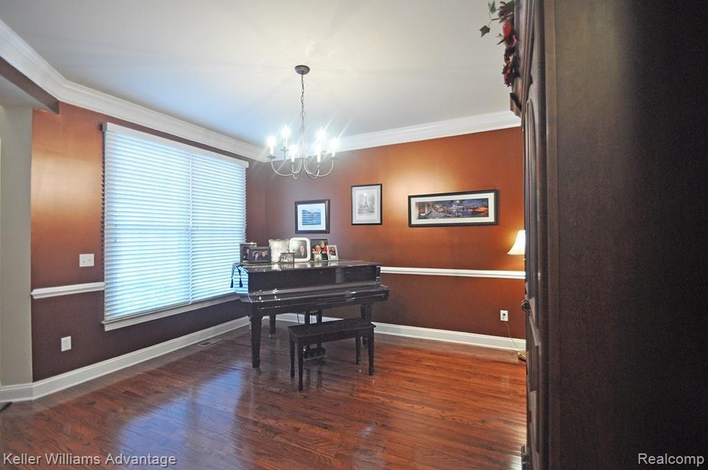 49648 Timber Trail Novi, MI 48374 - Photo 12 of 32 12_Dining_1-2.jpg