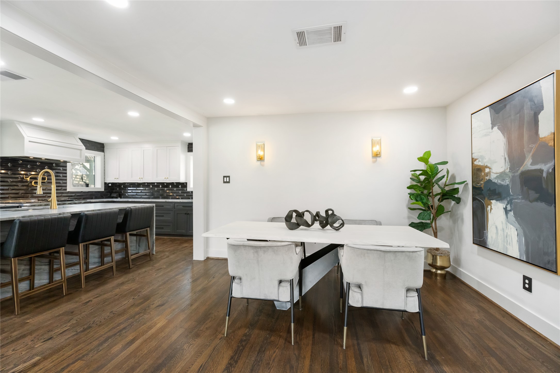 516 West 30th Street Houston, TX 77018 - Photo 22 of 49 Great flow from the dining room to the kitchen and living is perfect for entertaining