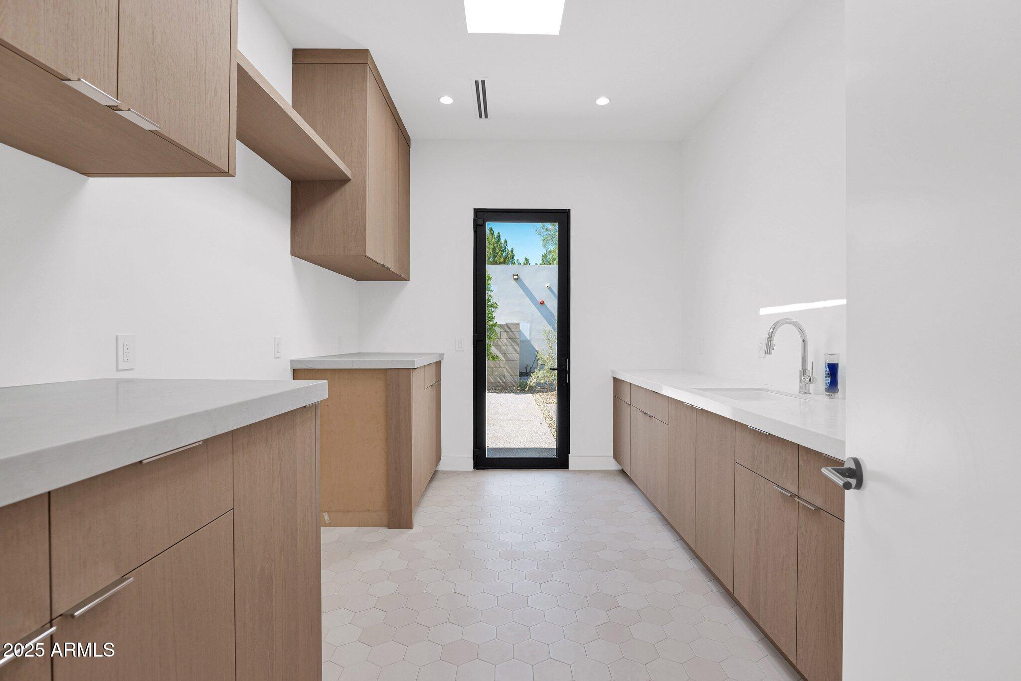 4704 North 40th Place Phoenix, AZ 85018 - Photo 48 of 65 a bathroom with a sink a mirror and a bathtub