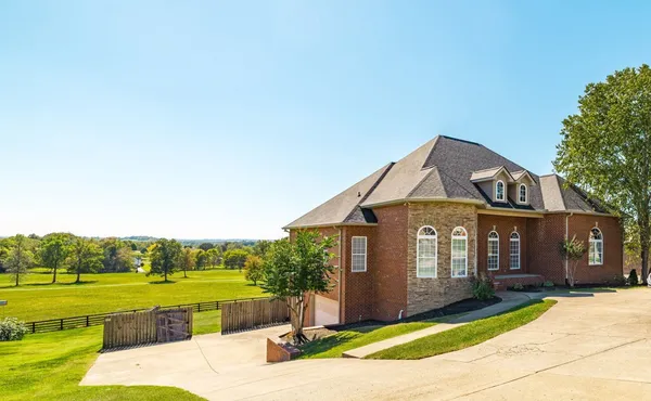 $899,900 | 108 Chalford Place, Lebanon, TN 37087