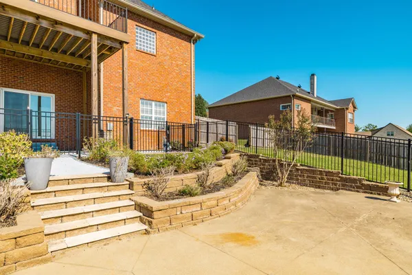 a view of a house with a outdoor space