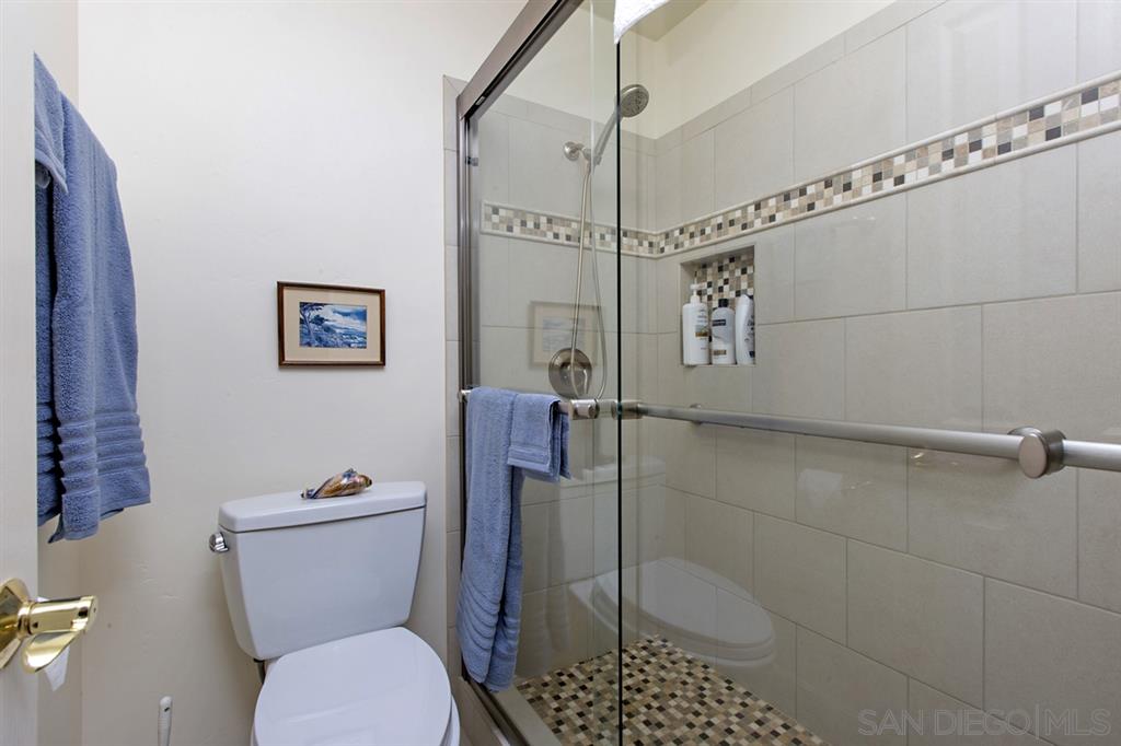 7980 Via Capri La Jolla, CA 92037 - Photo 11 of 25