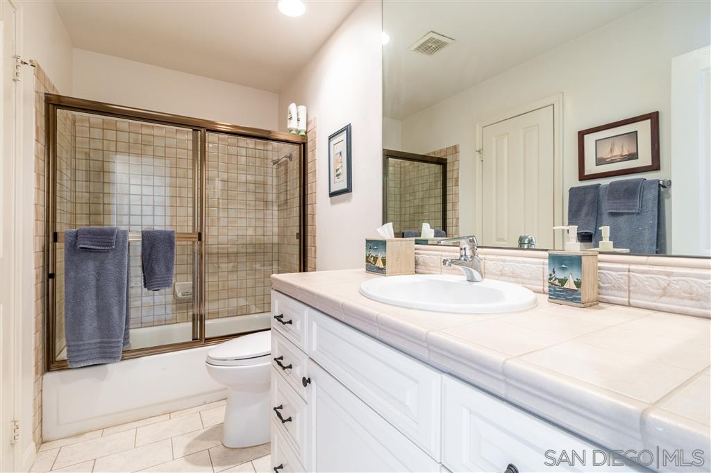 7980 Via Capri La Jolla, CA 92037 - Photo 13 of 25