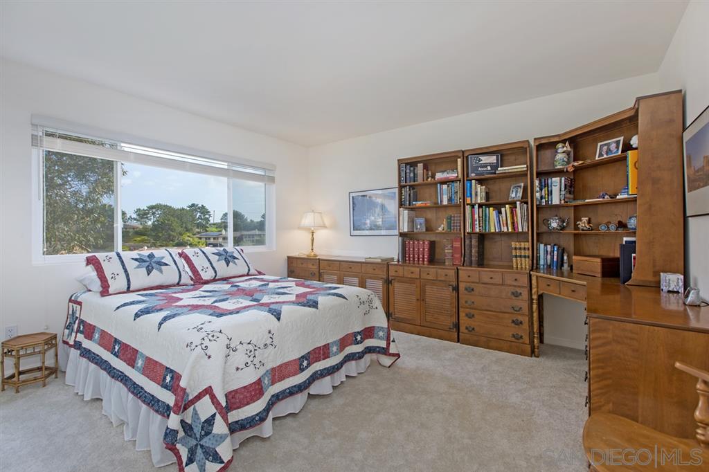 7980 Via Capri La Jolla, CA 92037 - Photo 14 of 25