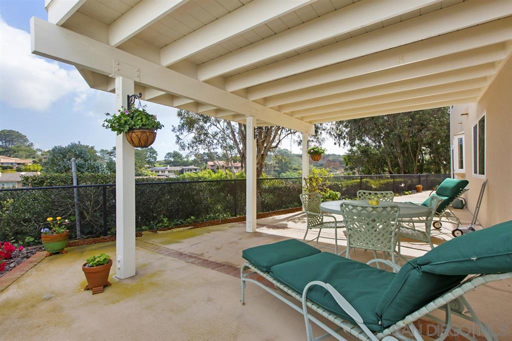 7980 Via Capri La Jolla, CA 92037 - Photo 18 of 25