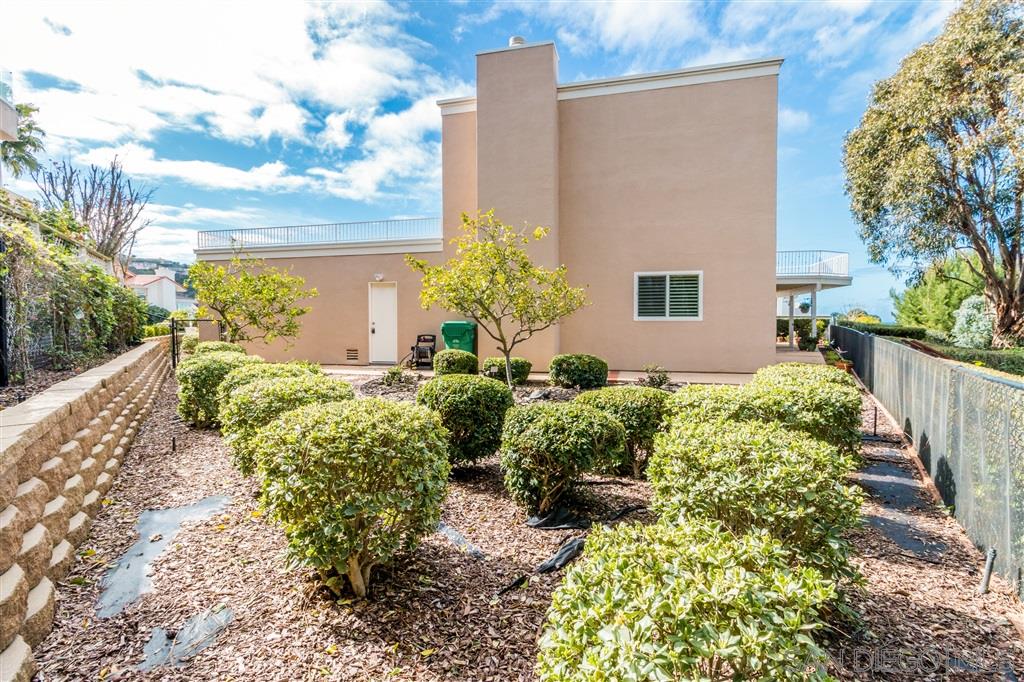 7980 Via Capri La Jolla, CA 92037 - Photo 19 of 25