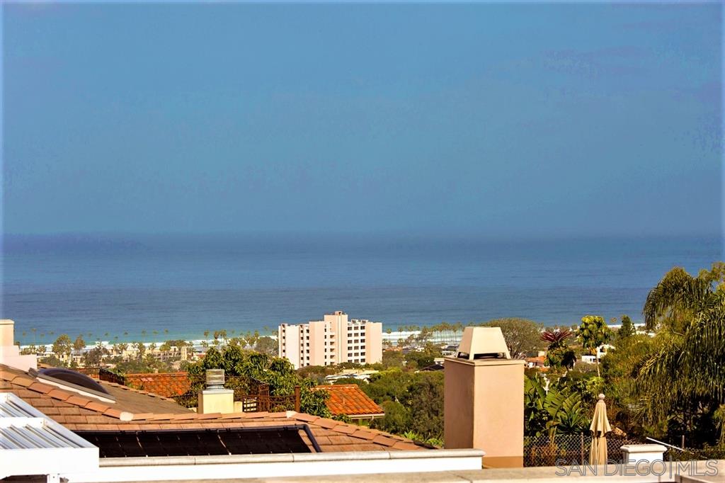 7980 Via Capri La Jolla, CA 92037 - Photo 3 of 25