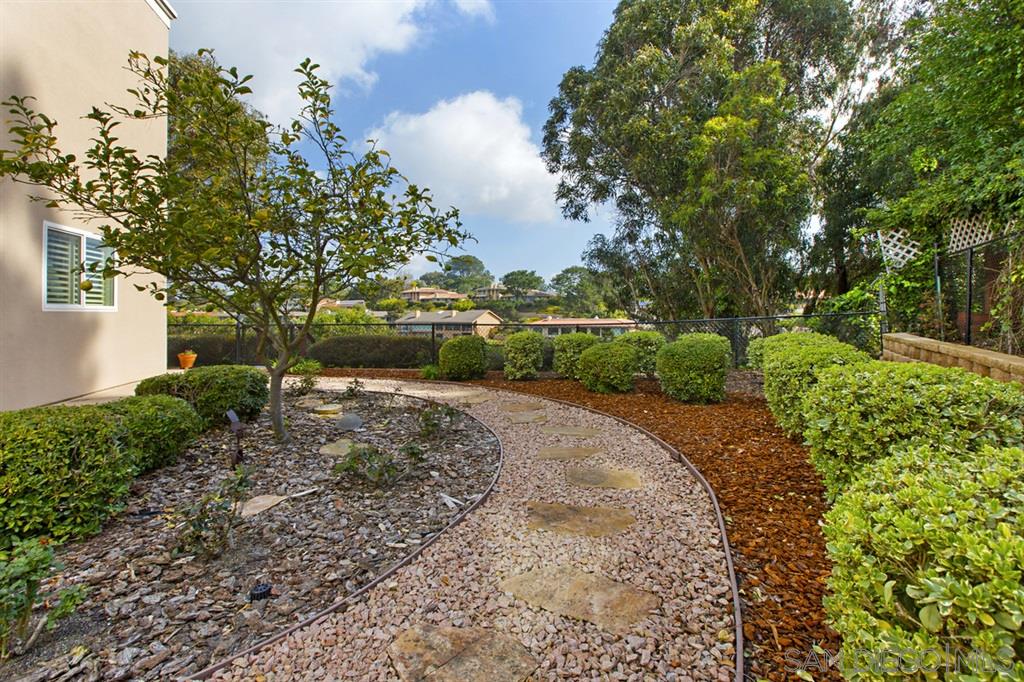 7980 Via Capri La Jolla, CA 92037 - Photo 21 of 25