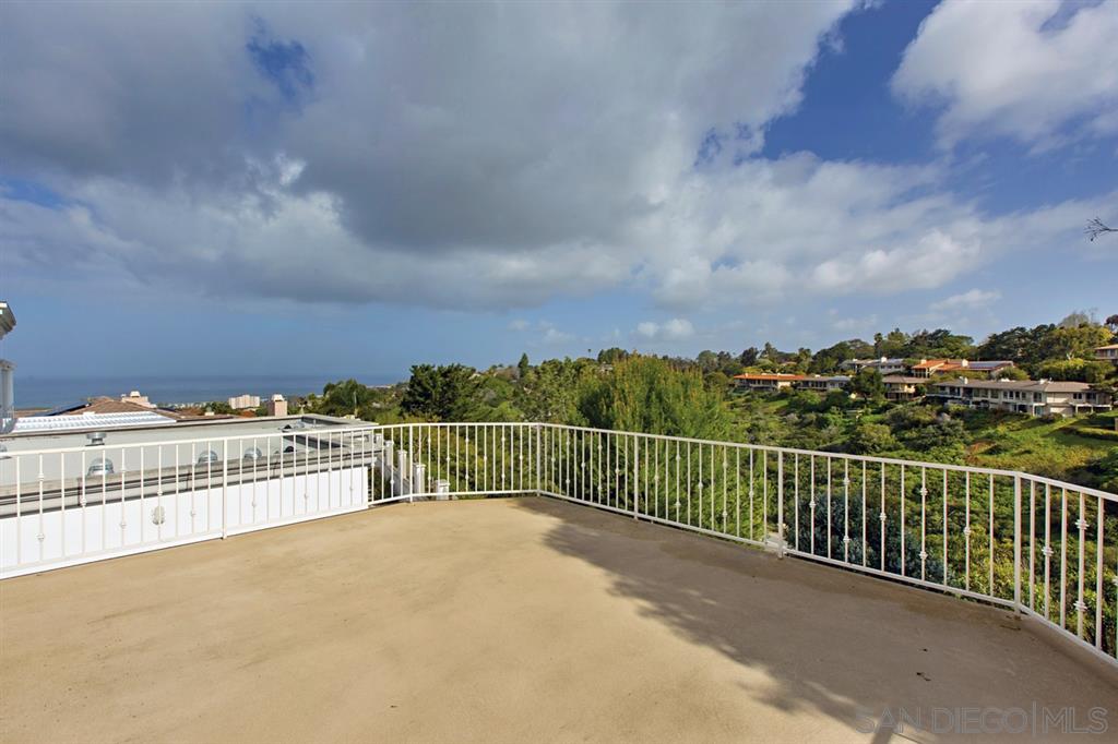 7980 Via Capri La Jolla, CA 92037 - Photo 22 of 25