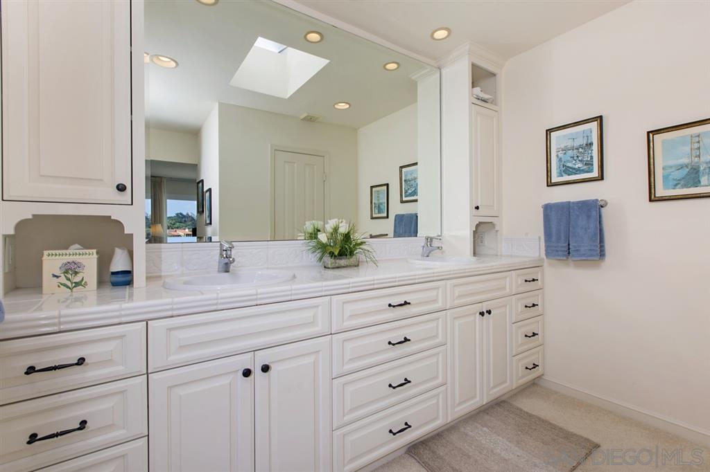 7980 Via Capri La Jolla, CA 92037 - Photo 10 of 25