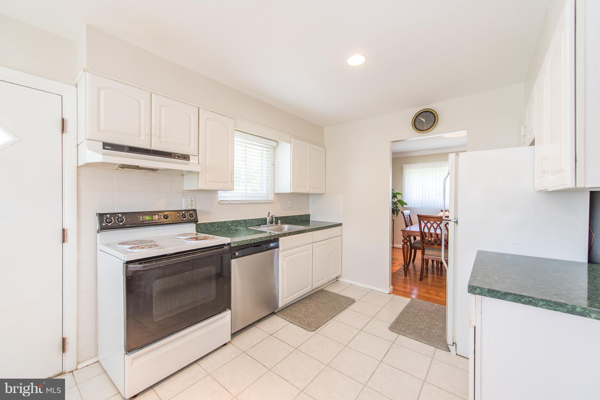3302 Ripple Road Baltimore, MD 21244 - Photo 14 of 28 Kitchen