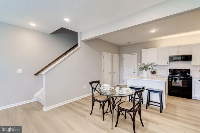 $3,050 | 44848 Tiverton Square, Ashburn, VA 20147