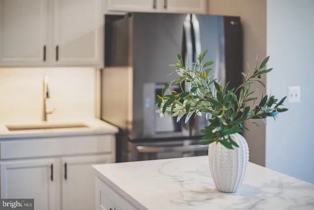 $3,050 | 44848 Tiverton Square, Ashburn, VA 20147