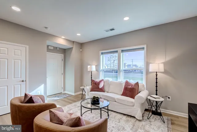 $3,050 | 44848 Tiverton Square, Ashburn, VA 20147