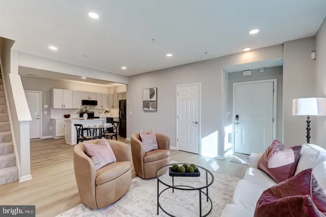 $3,050 | 44848 Tiverton Square, Ashburn, VA 20147