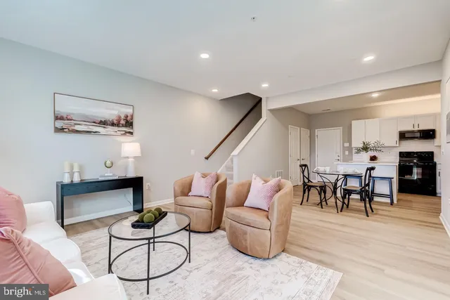 $3,050 | 44848 Tiverton Square, Ashburn, VA 20147