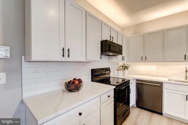 $3,050 | 44848 Tiverton Square, Ashburn, VA 20147