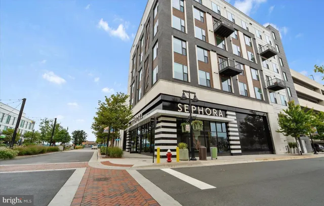 $3,050 | 44848 Tiverton Square, Ashburn, VA 20147