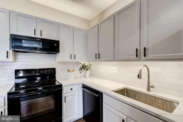 $3,050 | 44848 Tiverton Square, Ashburn, VA 20147