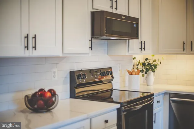 $3,050 | 44848 Tiverton Square, Ashburn, VA 20147