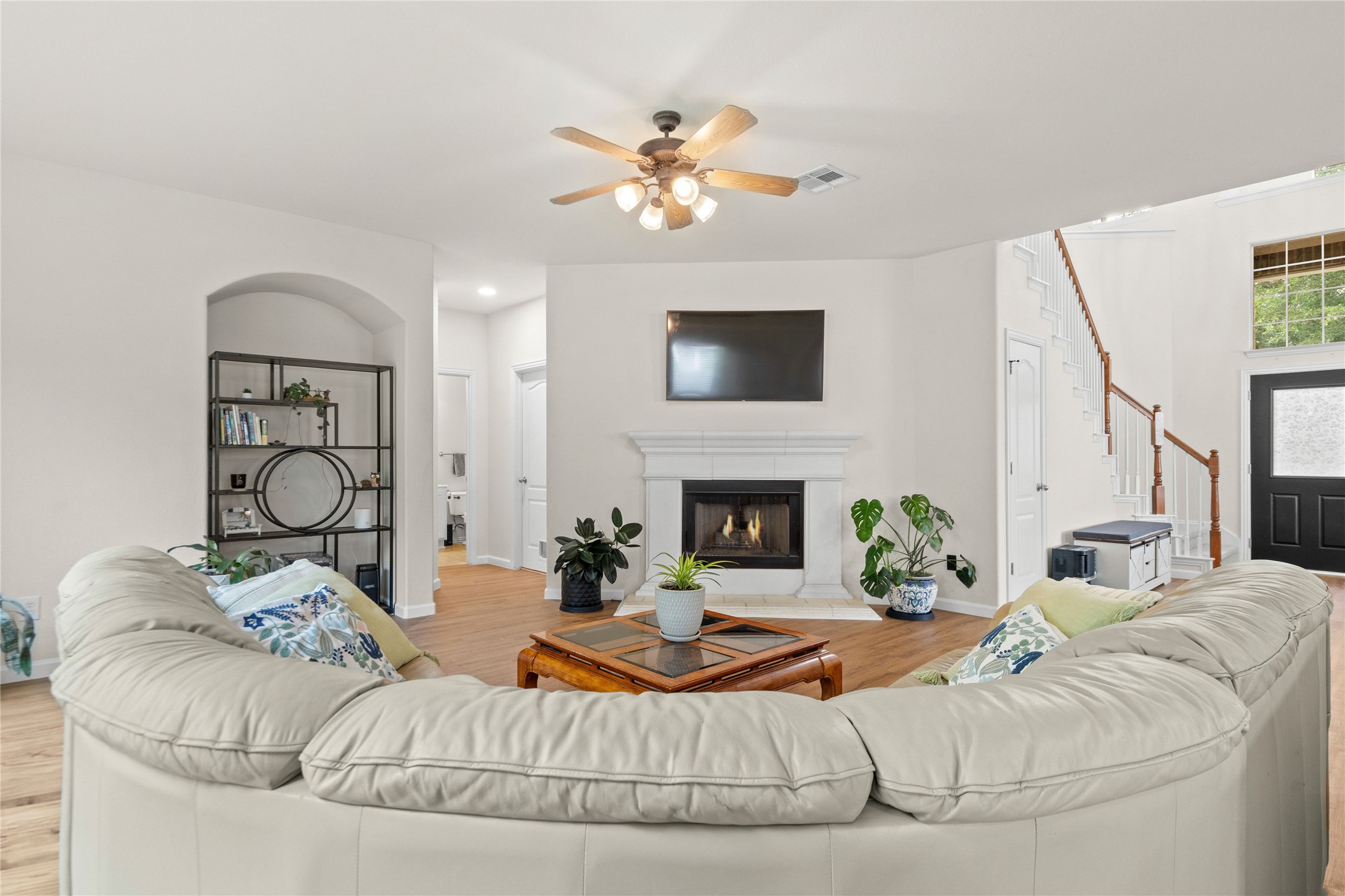 20825 Kearney Hill Road Pflugerville, TX 78660 - Photo 6 of 30 Living Room