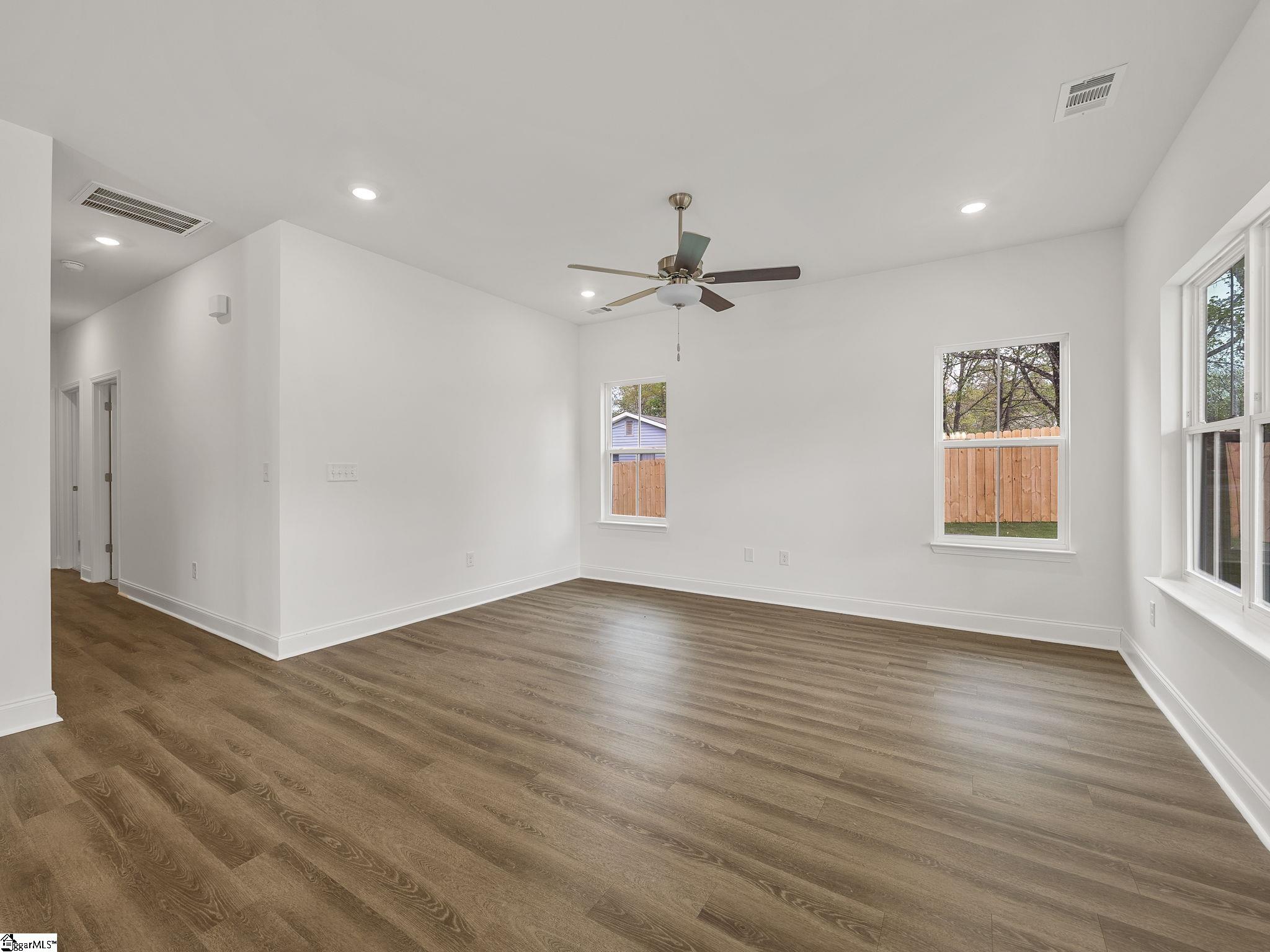 313 Ponder Road Greer, SC 29651 - Photo 7 of 38