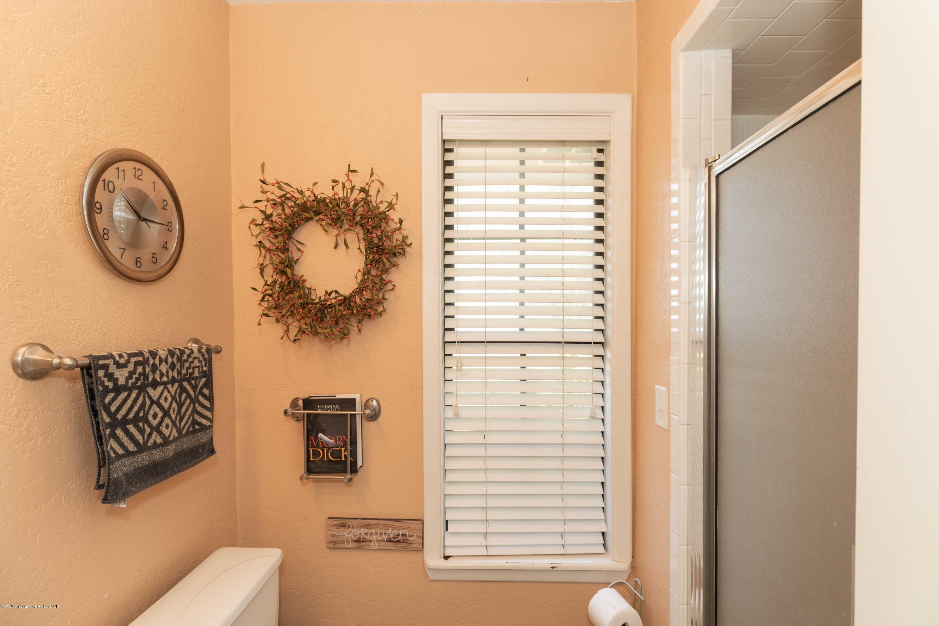 8950 West Country Club Road Canyon, TX 79015 - Photo 35 of 59 BATHROOM 3 VIEW 2