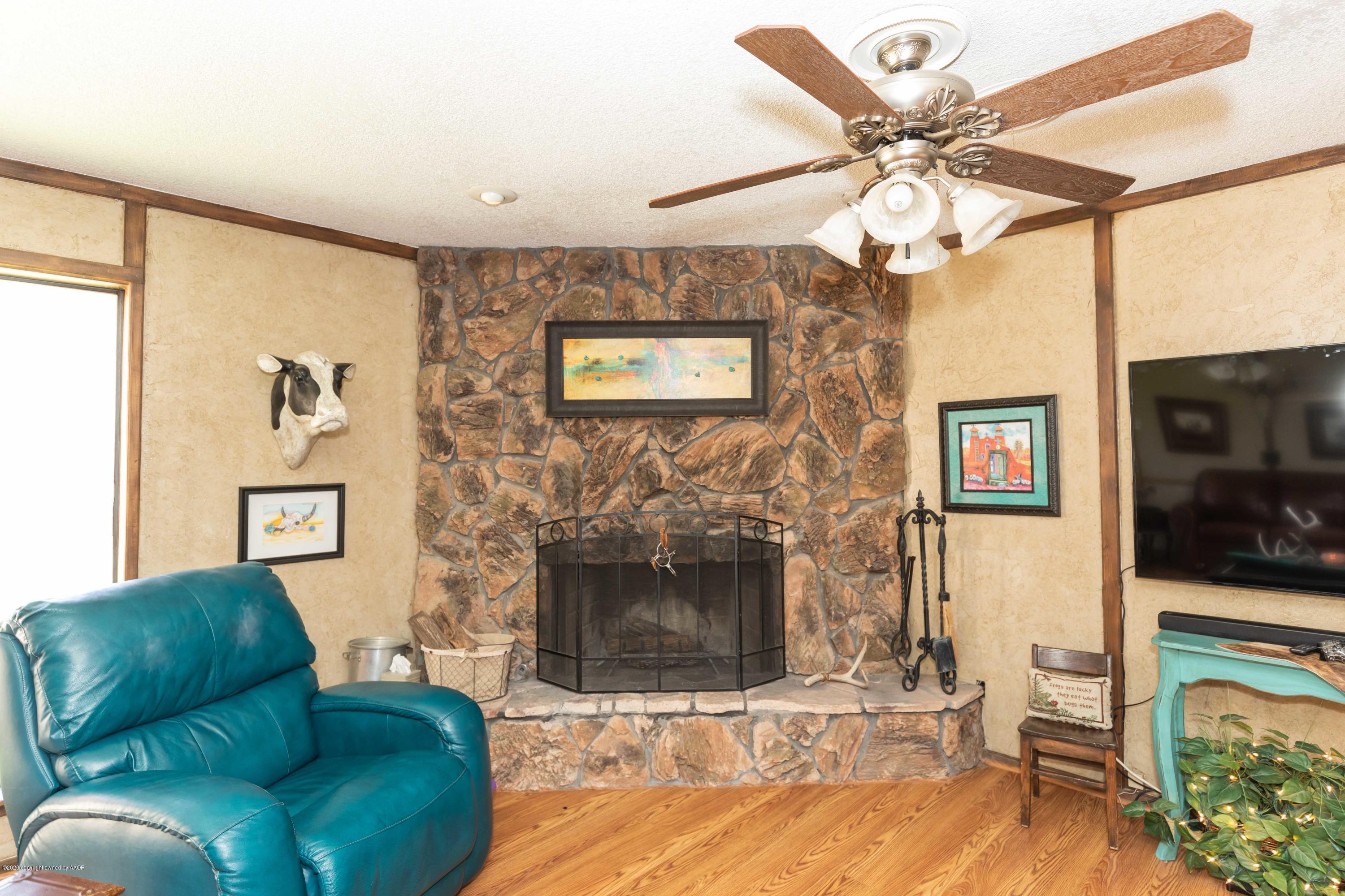 8950 West Country Club Road Canyon, TX 79015 - Photo 8 of 59 LIVING ROOM VIEW 4